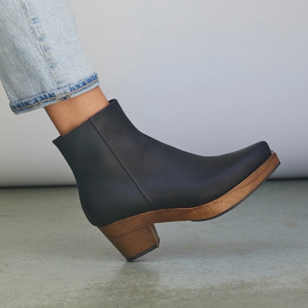 Colico Kabuki black clog boots